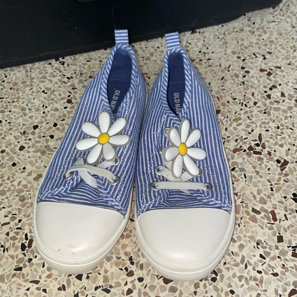 Girls Bundle of Shoes Brown Boots Gold Sandals Sneakers Shoes Size 11 - Picture 6 of 7